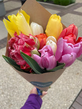 Load image into Gallery viewer, Spring Tulip CSA